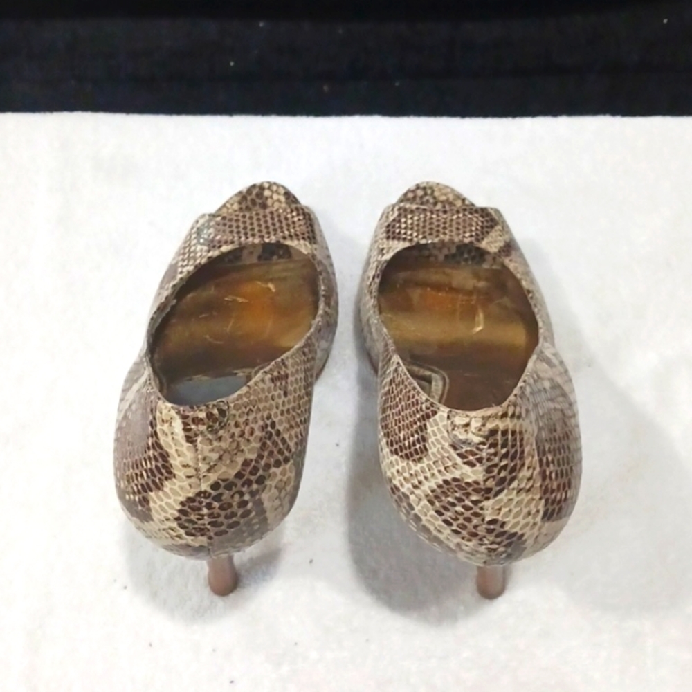 NINE WEST, SNAKE SKIN, PLATFORM, PEEP TOE Size 7 1/2. - Picture 8 of 12